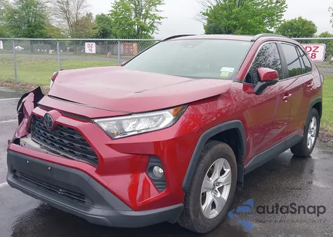 2019 Toyota Rav4 Xle z USA, uszkodzony, nr VIN JTMP1RFV5KD042503